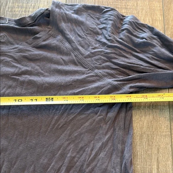 Set of Two lululemon Longsleeve Tops in Navy and Taupe - Picture 5 of 8